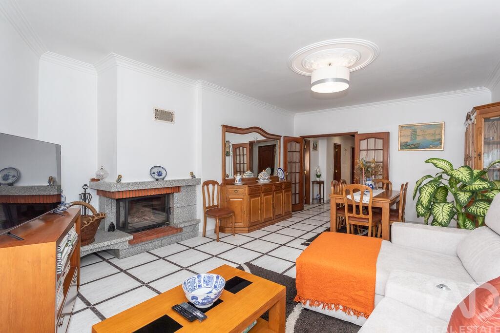 Apartment in Algueirao - Image 4