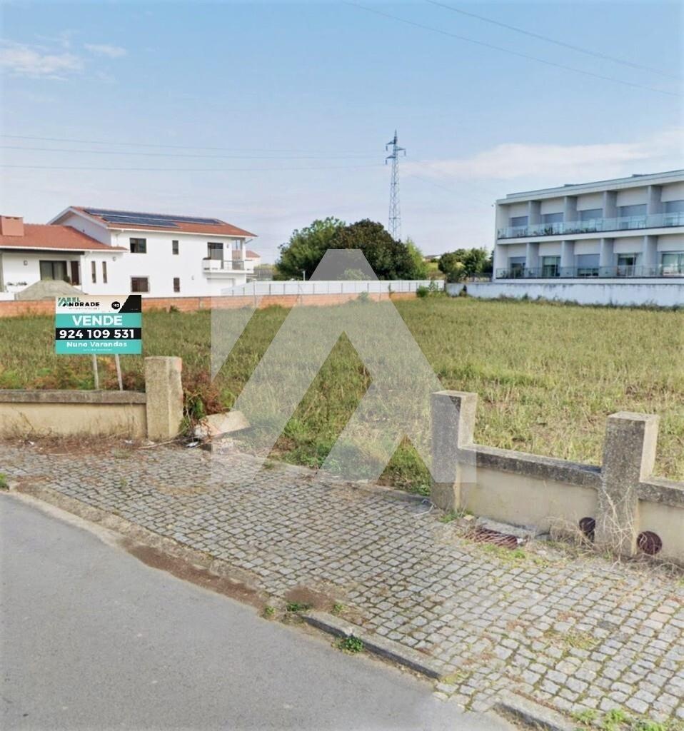 Lote para construção de moradia unifamiliar no centro de Avanca