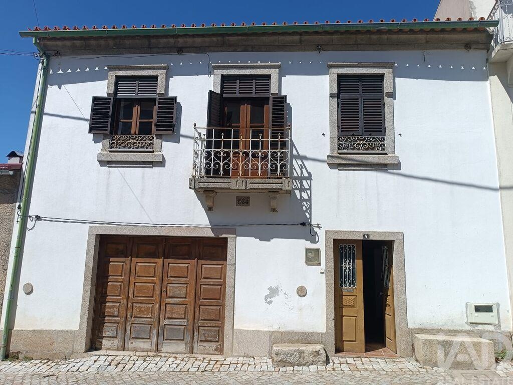 House in Castelo Branco - Image 2