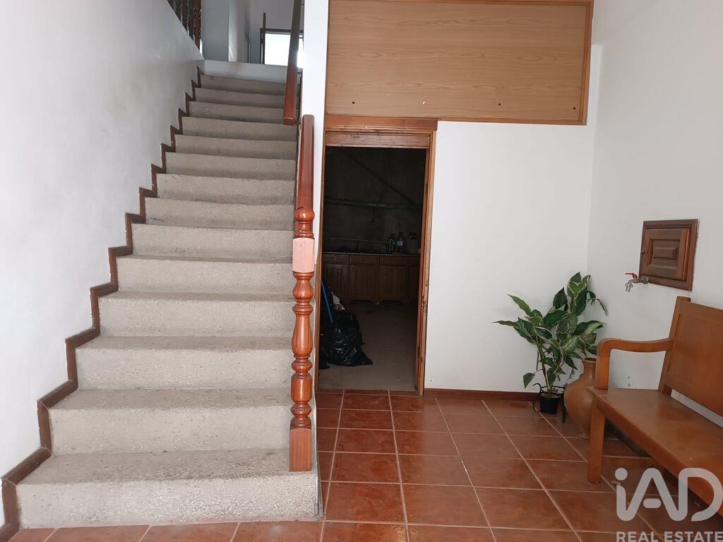 House in Castelo Branco - Image 3