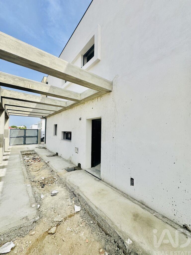 House in Fernao Ferro - Image 5