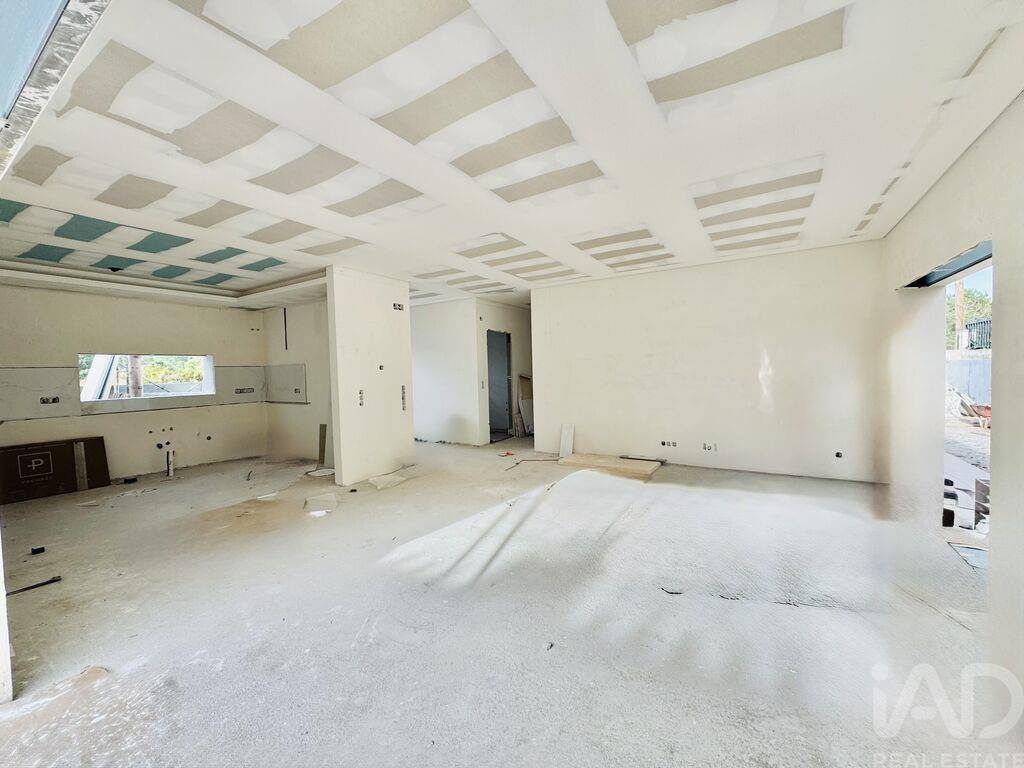 House in Fernao Ferro - Image 5