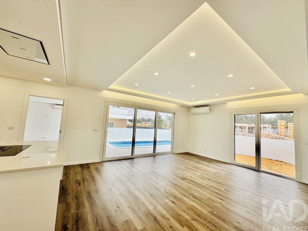 House in Fernao Ferro - Image 2