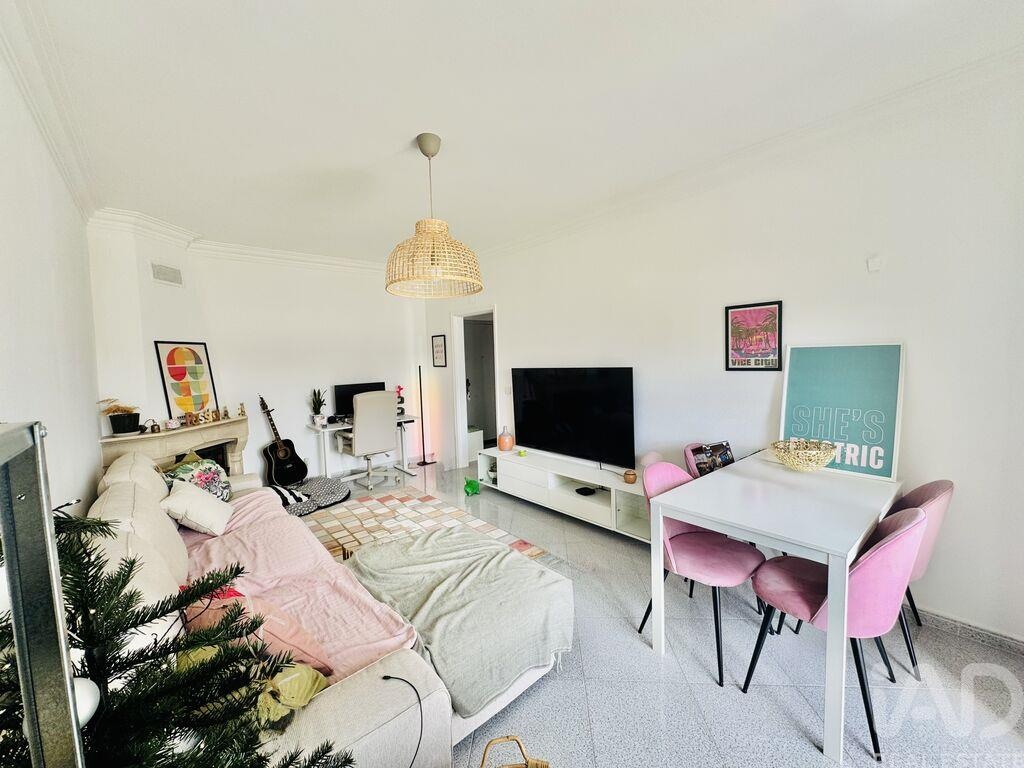 Apartment in Charneca de Caparica - Image 5