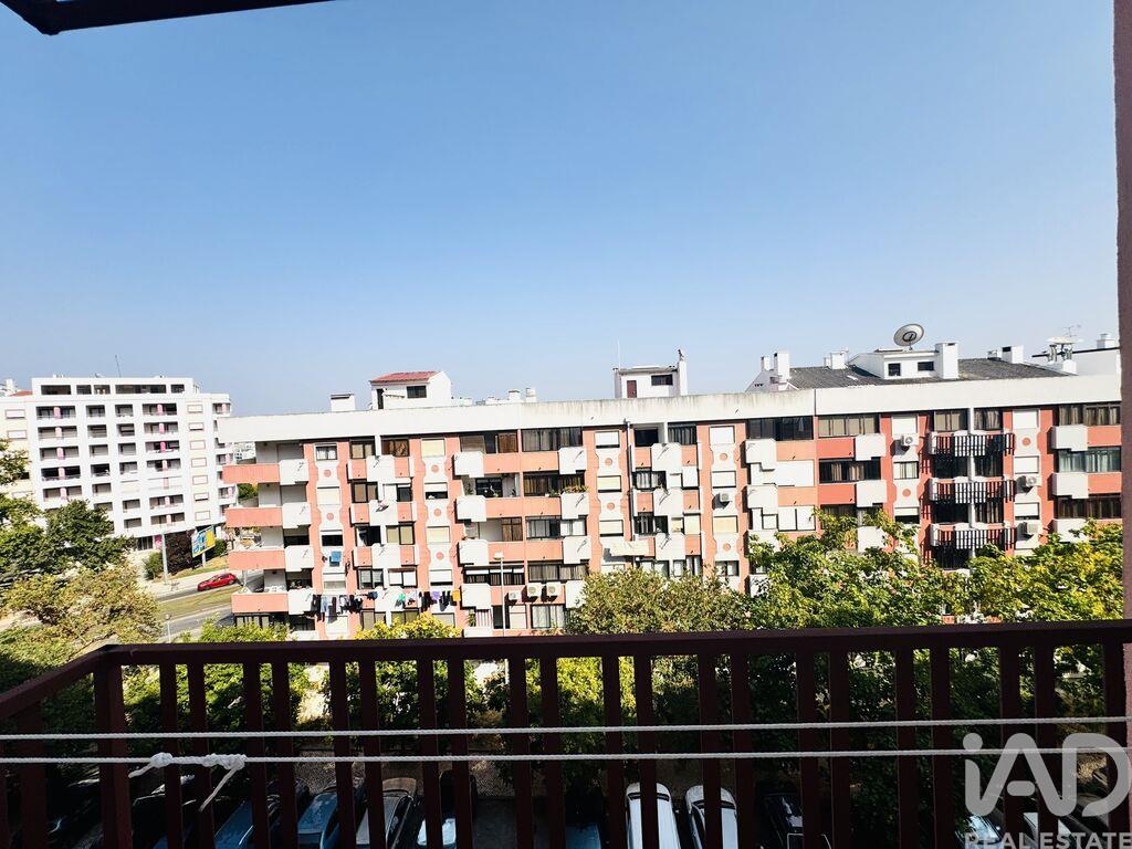 Apartment in Almada - Image 4