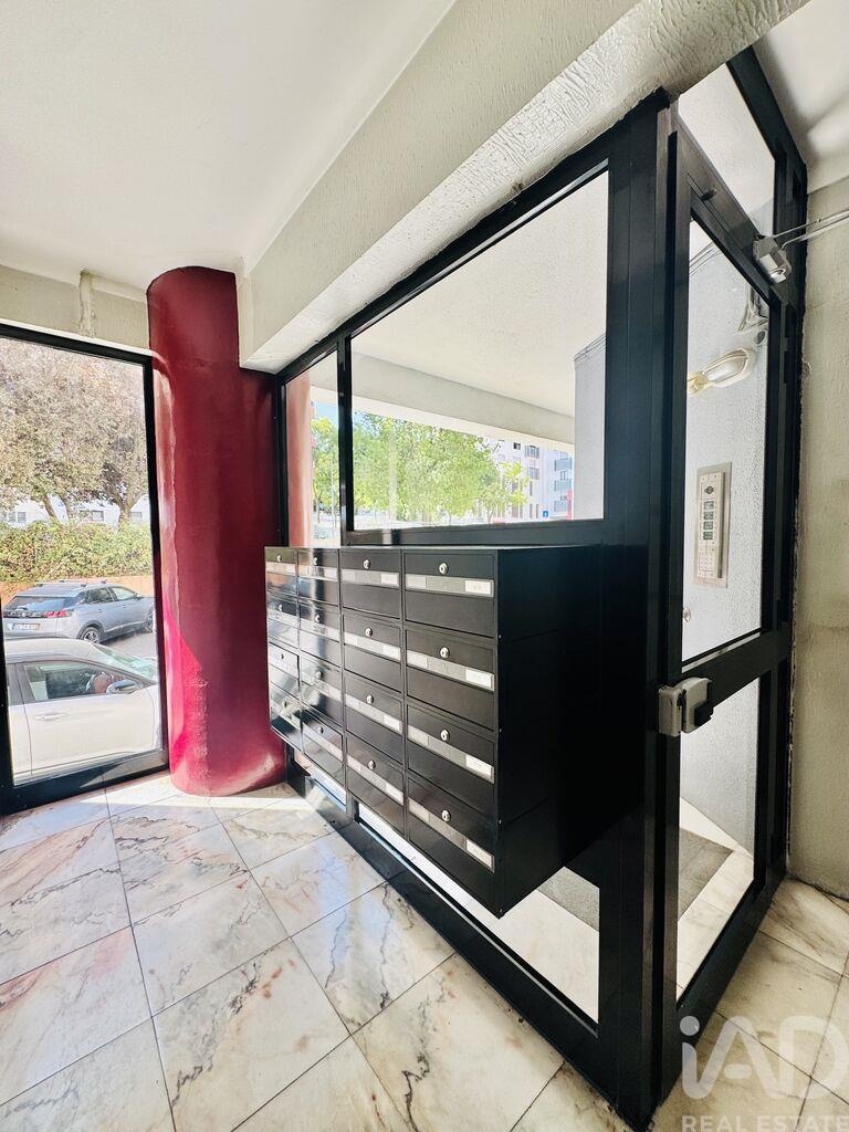 Apartment in Almada - Image 3