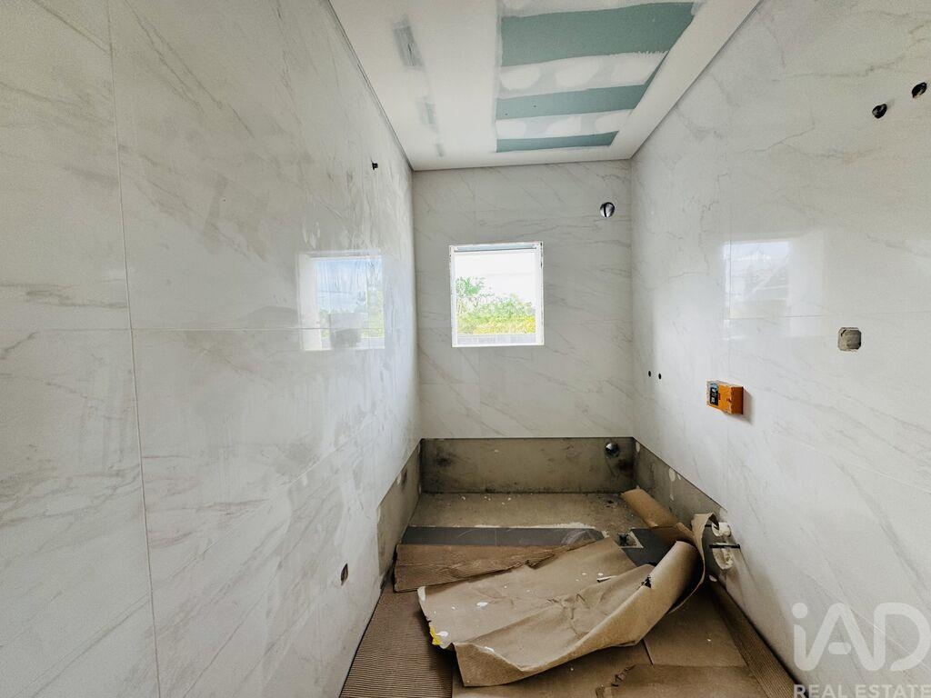 House in Fernao Ferro - Image 4