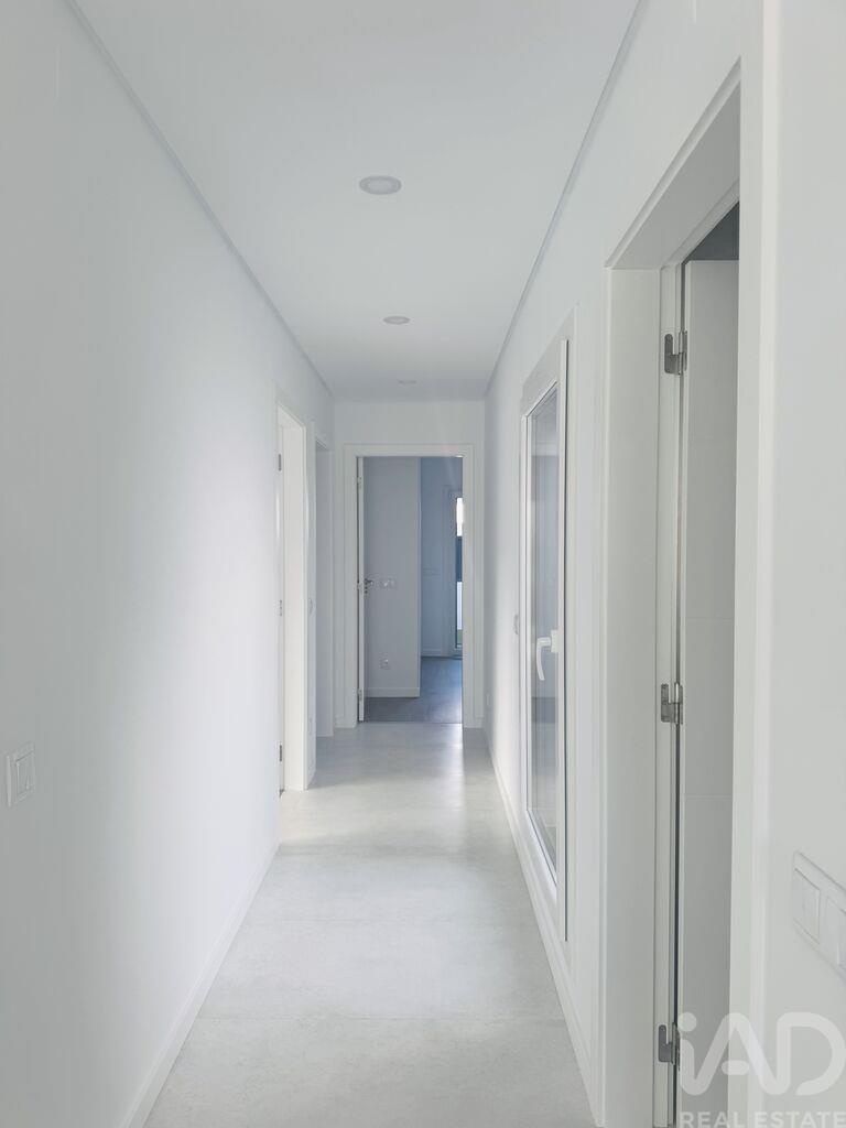 House in Setubal (Sao Sebastiao) - Image 5