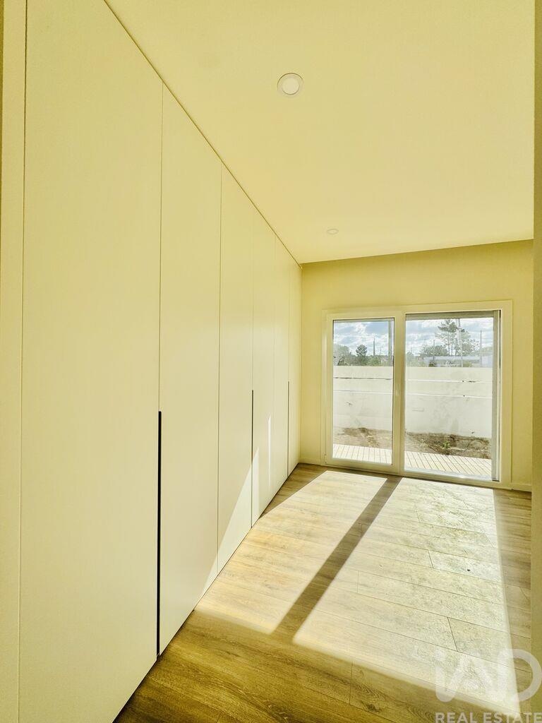 House in Quinta do Anjo - Image 2