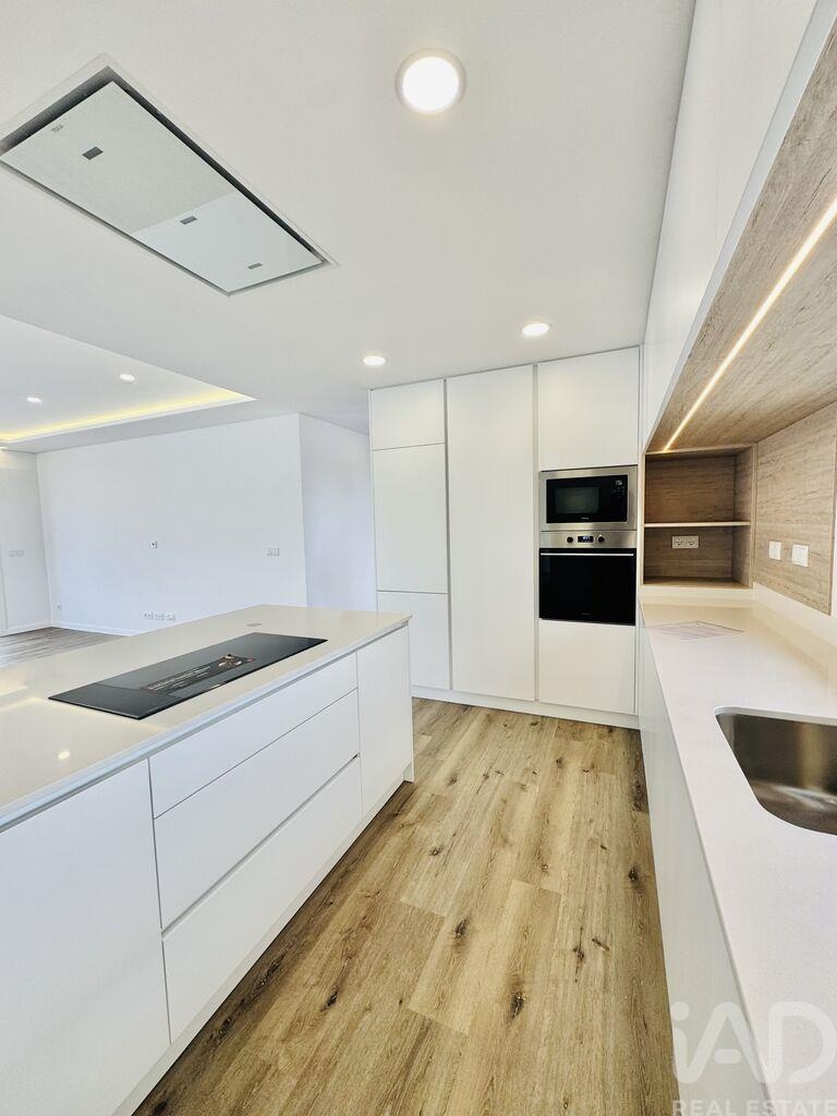 House in Fernao Ferro - Image 5