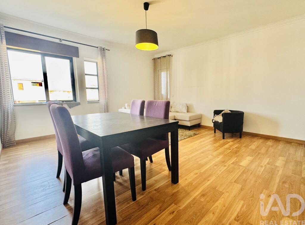 Apartment in Almada - Image 2
