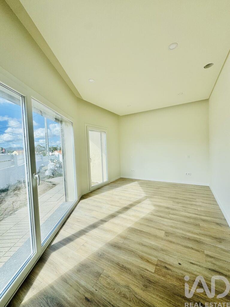 House in Quinta do Anjo - Image 4