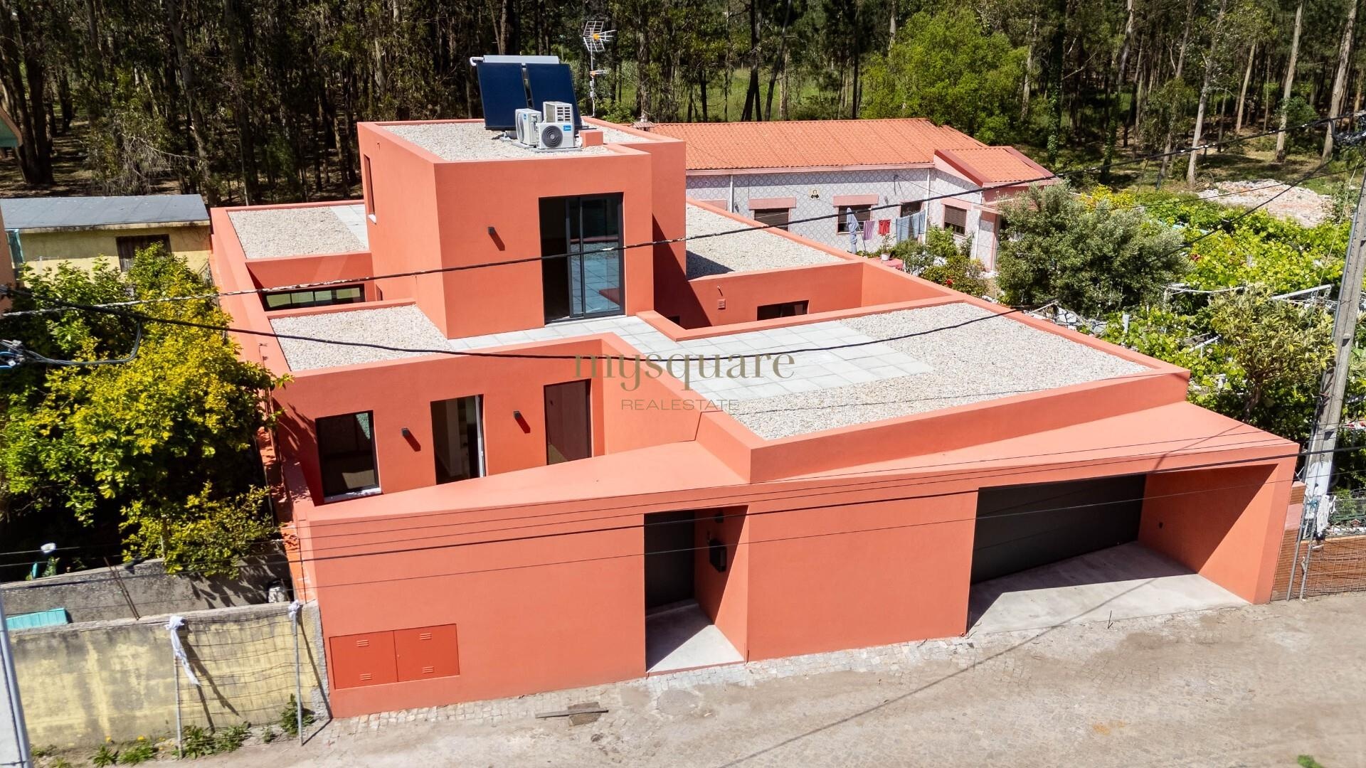 Villa de 3 chambres avec suite, terrasses et piscine à 750m de Praia das Pedras Brancas
