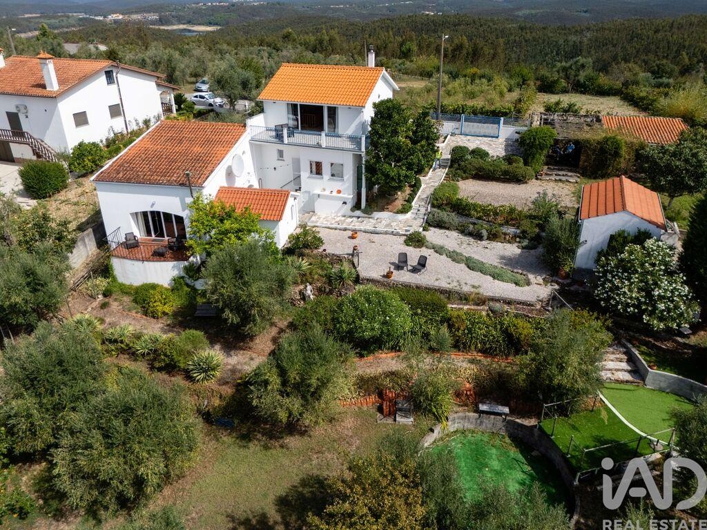 House in Sao Pedro de Alva - Image 2