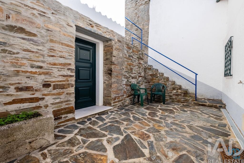 House in Benfeita - Image 5