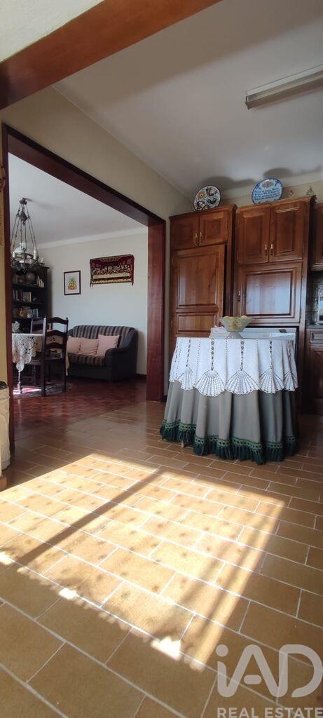 House in Seia - Image 4