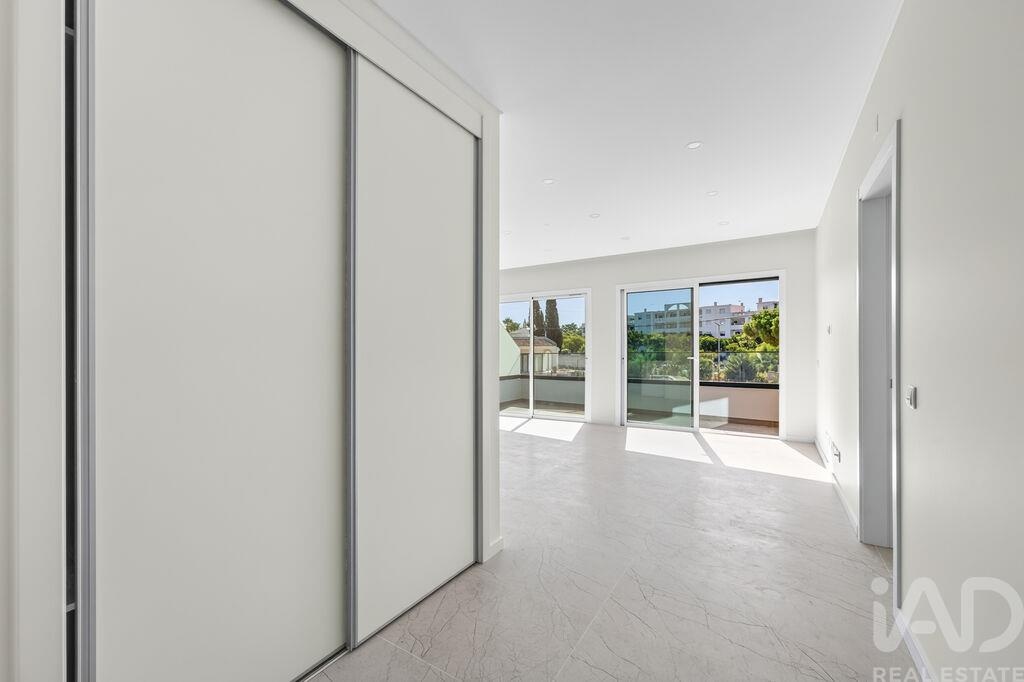 Apartment in Quarteira - Image 2