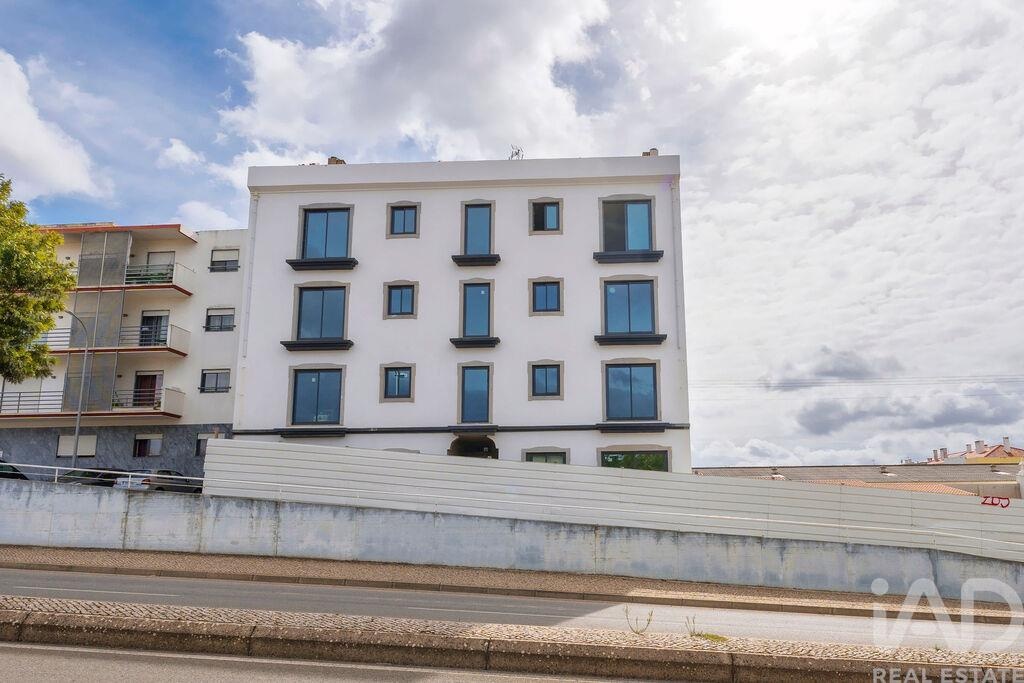 Apartment in Sao Bras de Alportel - Image 2