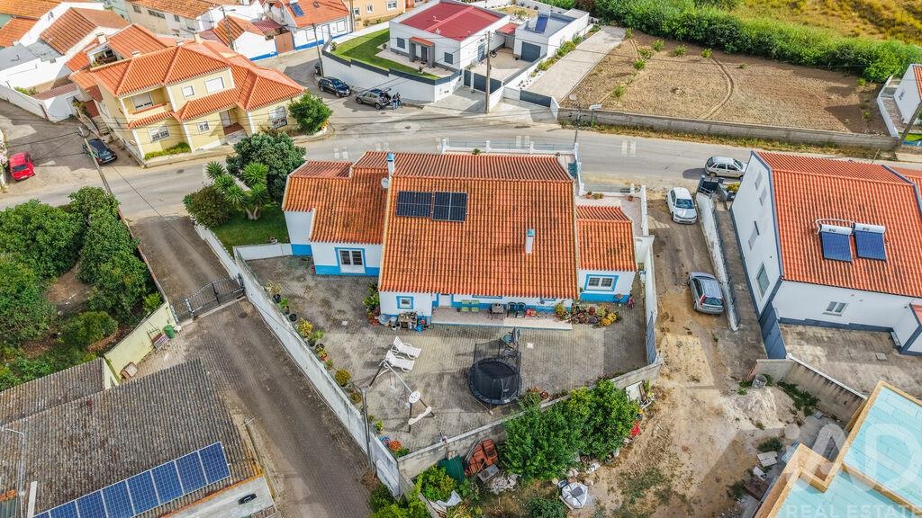 House in Lourinha - Image 3