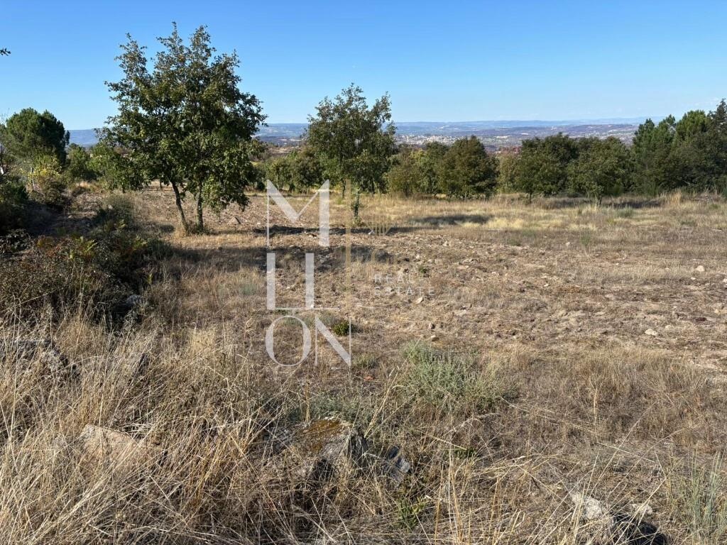 位于瓜尔达市科德塞罗的土地，交通便利。