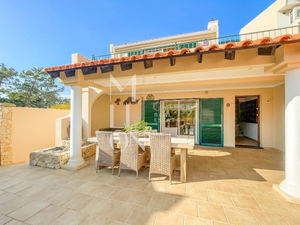 Moradia geminada T3 com piscina em São Rafael- Albufeira