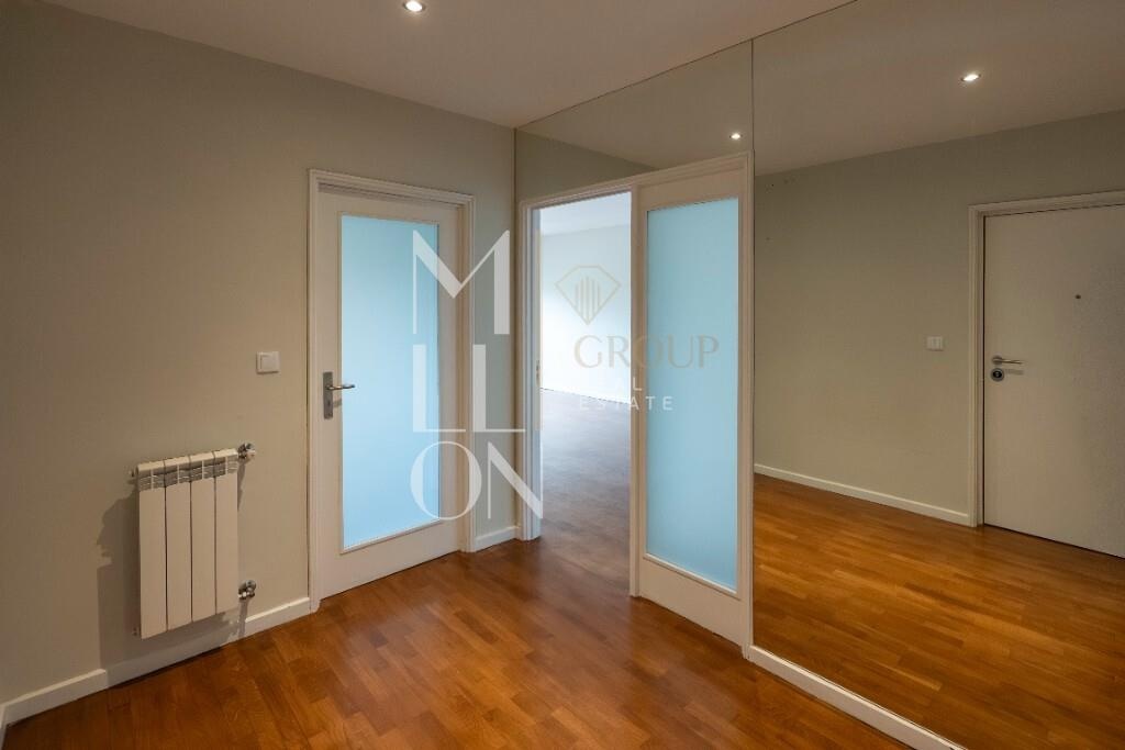 Apartamento reformado de 4 dormitorios que ofrece confort y funcionalidad en la Avenida Vasco da Gam