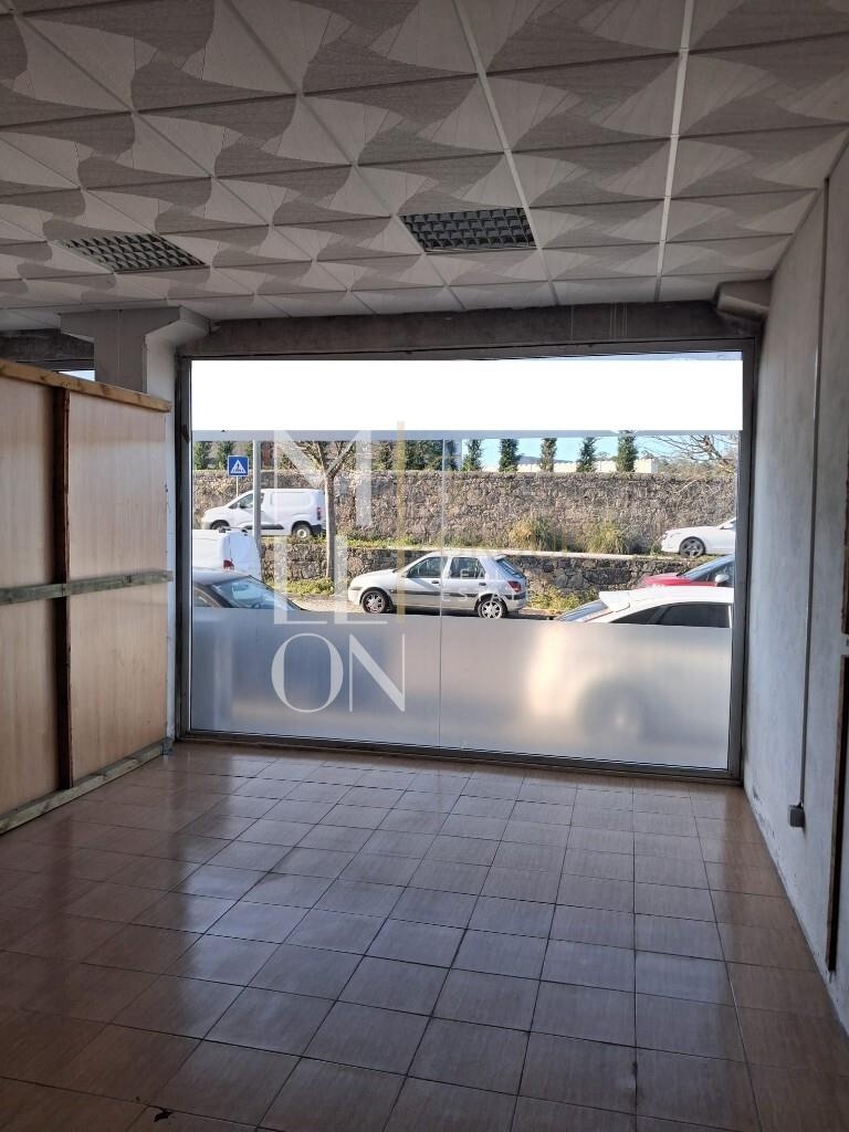 Armazém p/ Arrendamento – Excelente Localização junto à A7 e A28 (Zona Industrial de Touguinhó)