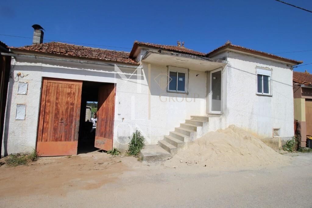 Moradia T3+1 Gandaresa no Troviscal, parcialmente remodelada