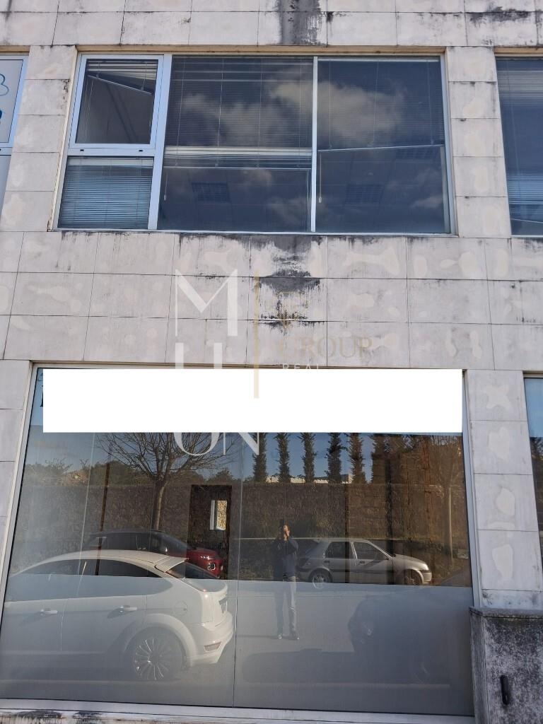 Armazém p/ Venda – Excelente Localização junto à A7 e A28 (Zona Industrial de Touguinhó)