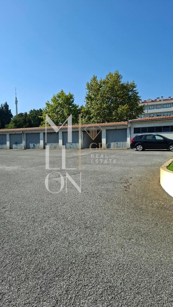 Garagem Box com 16,5 m² em Oliveira do Douro