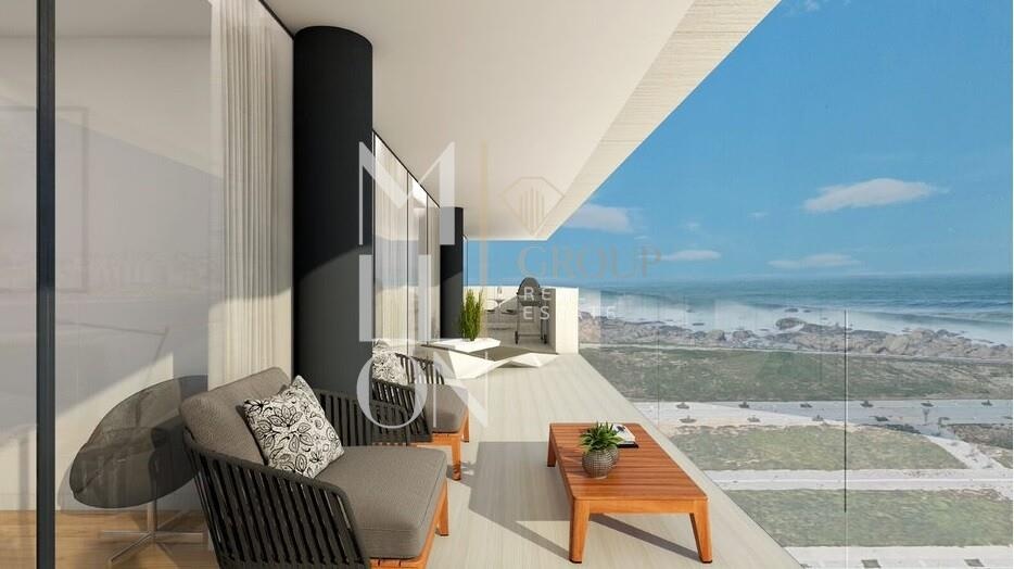 Fantástico T4 de luxo junto ao rio Douro com 2 lugares de garagem, terraço e arrumo