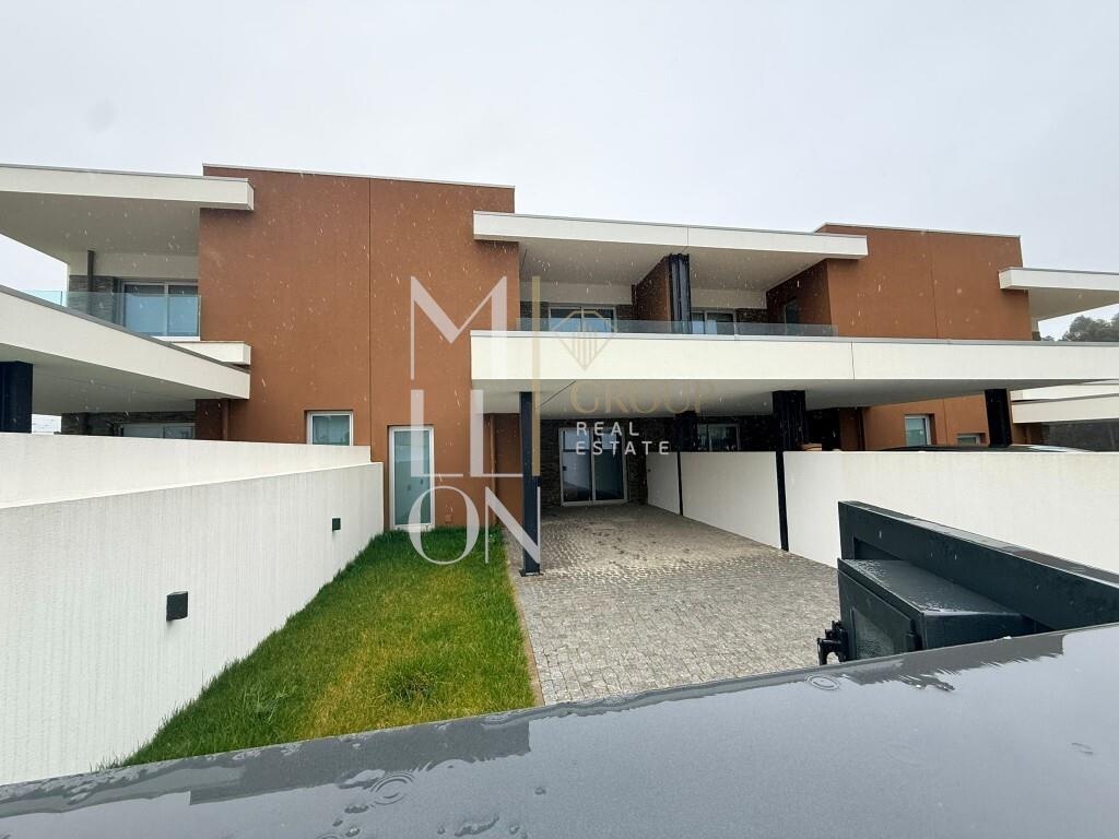 Moderna e Sofisticada — A Moradia dos Seus Sonhos na Trofa!