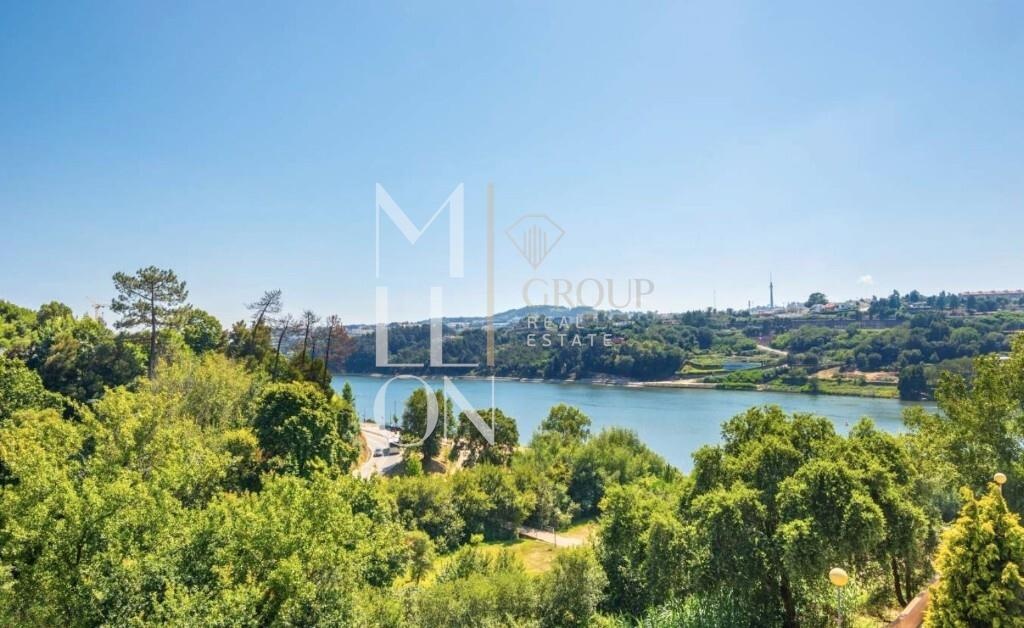 3 BEDROOM HOUSE, WITH 2 TERRACES AND VIEWS OVER THE DOURO RIVER, 2 MINUTES FROM FREIXO MARINA