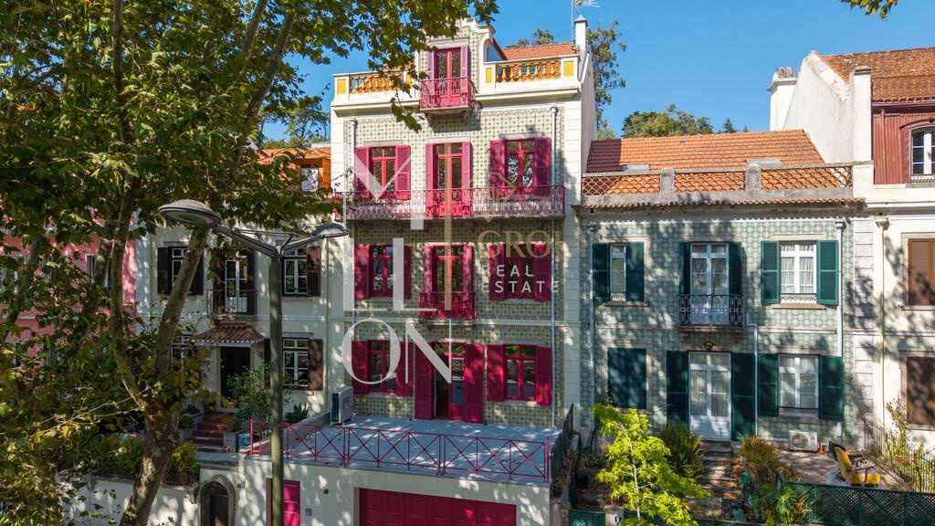 Prédio renovado com licença AL no centro de Sintra!