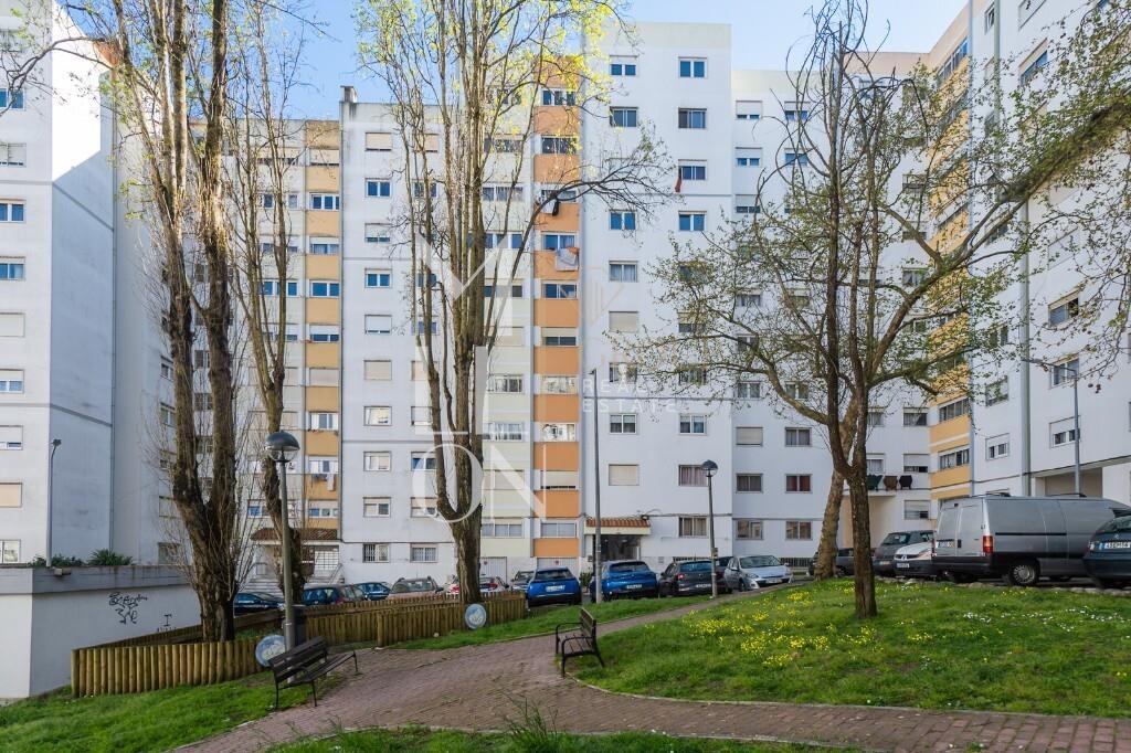 Apartamento T2 à Venda em Massamá – Praceta Cristóvão Falcão