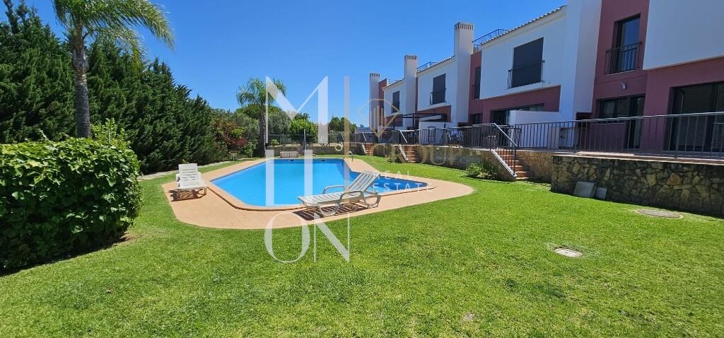 Moradia condomínio privado com piscina em Albufeira