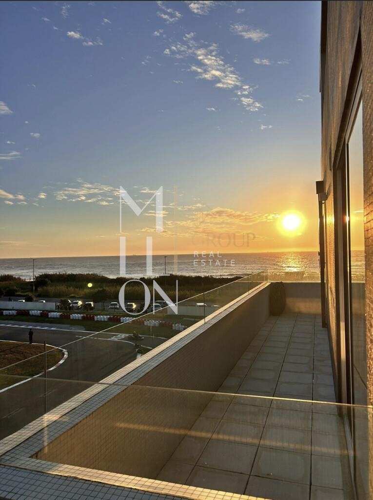 T2 com Vista Mar a 20 metros da Praia – Matosinhos