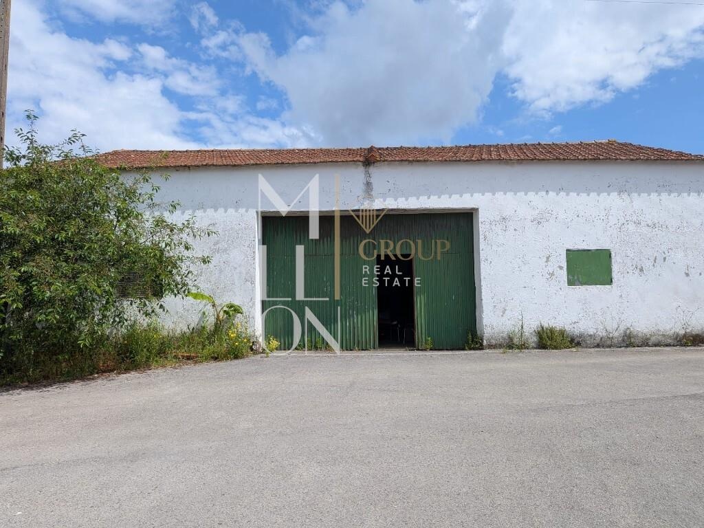 Armazém/adega tradicional com cerca de 143 m² - Caldas da Rainha