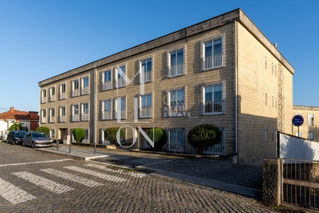 三居室公寓，带53平方米的独立车库！