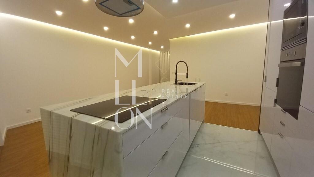 Apartamento T2+1 com Terraço | A 50 metros da Praia – Póvoa de Varzim