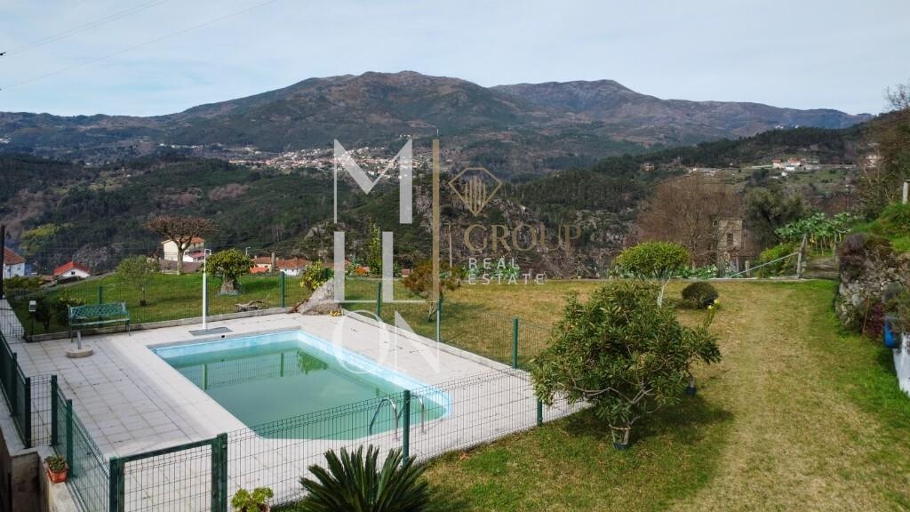 Venda de Casa com Piscina e Terreno no Lindoso - Parque Nacional Peneda-Gerês