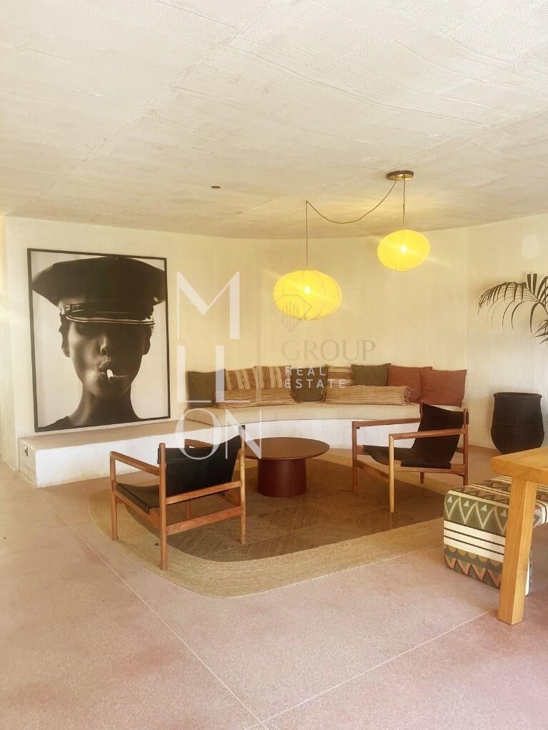 3-bedroom triplex house with private garden in a gated community in downtown Porto!