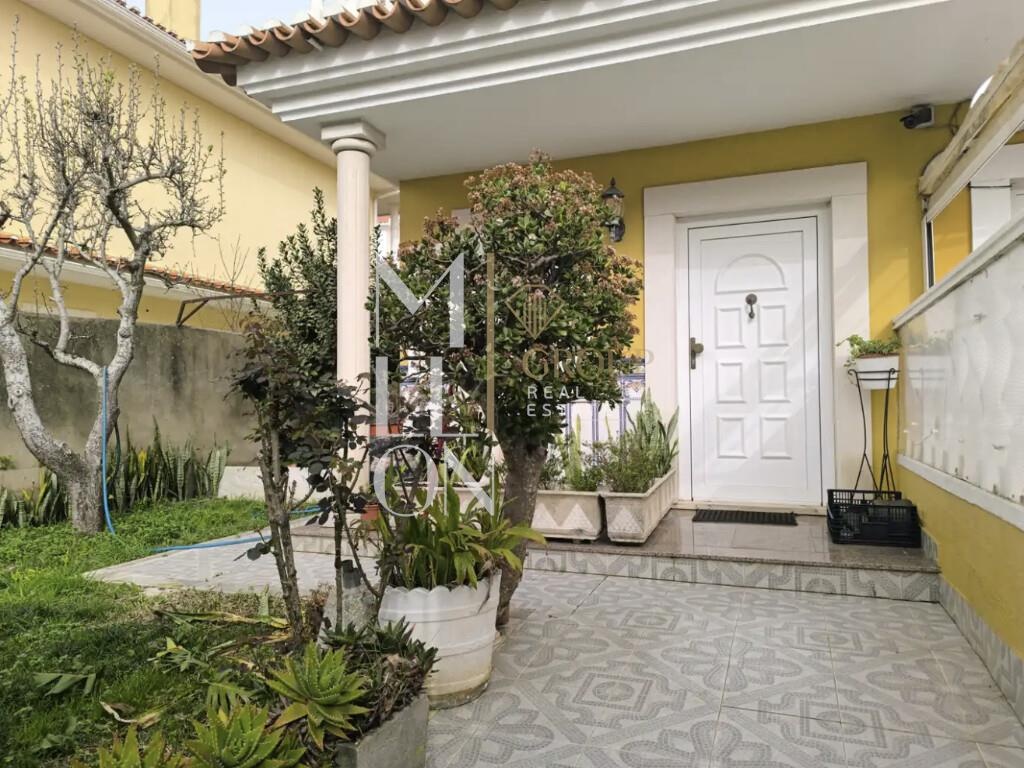 Moradia + Espaço Comercial com Possibilidade de 2 Frações | Cascais
