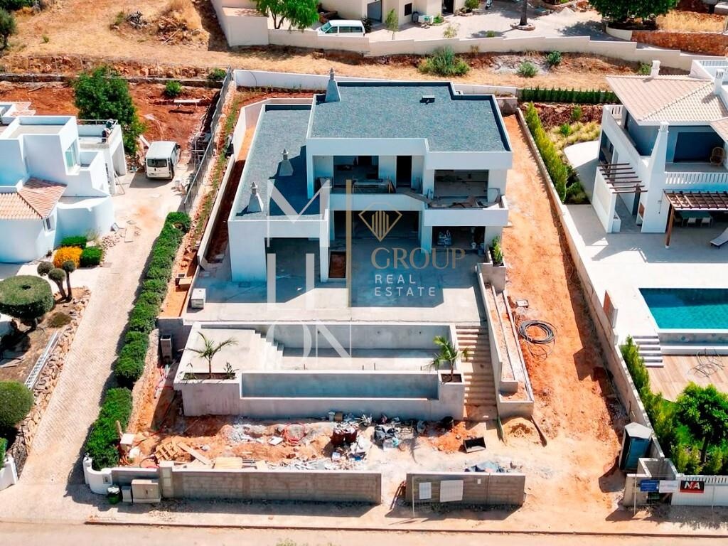 Moradia de Luxo no Clube Albufeira — Design, Conforto e Tecnologia