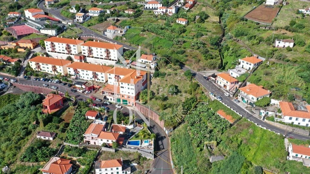 Terreno com 1.700 m², localizado na tranquila zona da Igreja, no Faial.