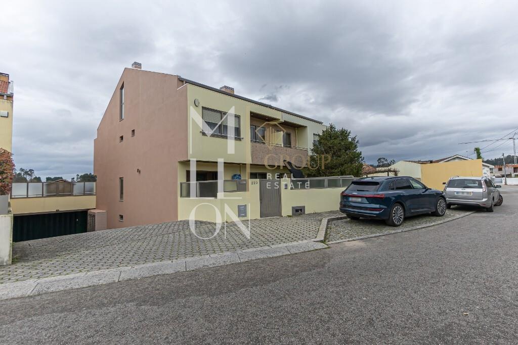 Excelente Moradia Como Nova em Perosinho