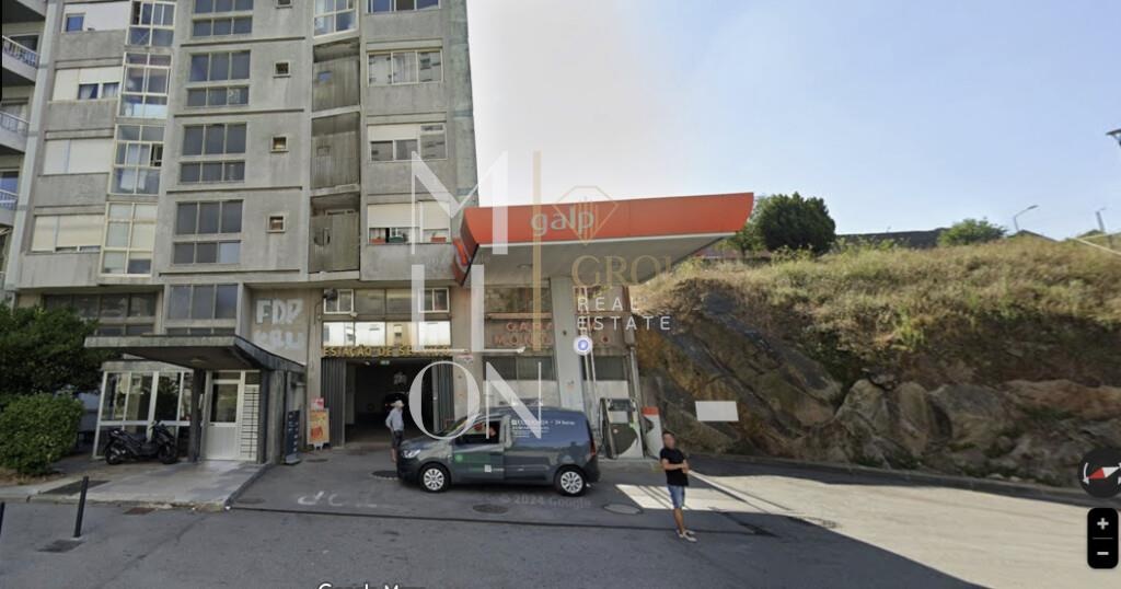 Garagem para venda na Avenida Fernão Magalhães Porto