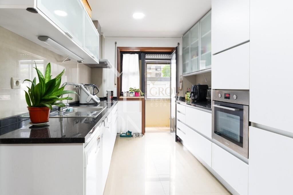 Apartamento T3 com Garagem  Box (45,5 m2 )Monte dos Burgos, Prelada