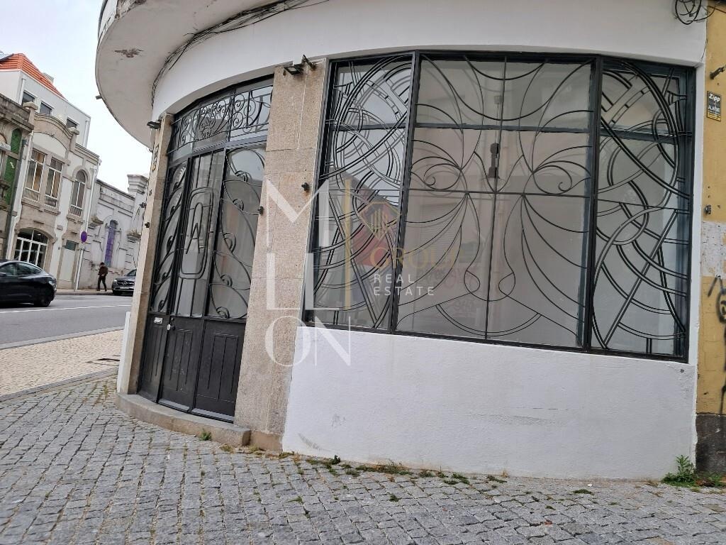 Espaço comercial para Arrendamento – Rua de Camões, Porto