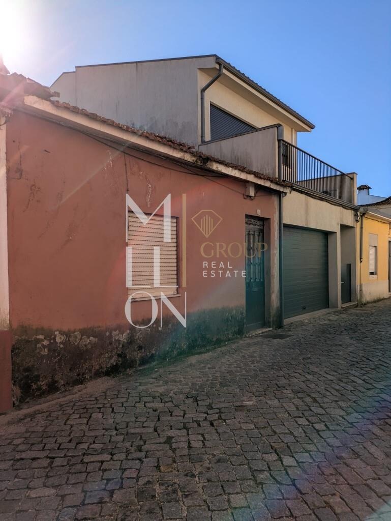 Oportunidade Única – Casa para Remodelação com Projeto Aprovado!